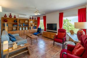 Las Alondras stunning lake views
