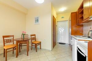 Kosmos Hotel St4 in Agios Stefanos
