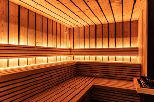 Mysciliar Apartment Tree I