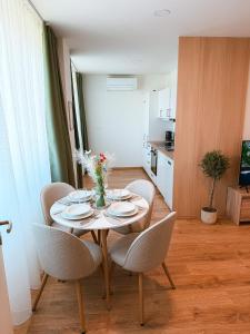 Bloom Olive Apartment