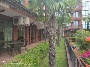 Garden view studio in Chateau Marina