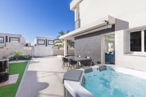 Casa Bos Dolphin Pool Jacuzzi 6p