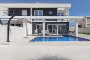 Casa Bos Dolphin Pool Jacuzzi 6p