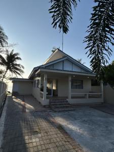 Villa Nalyn 3BR Beachfront House with Sunset View
