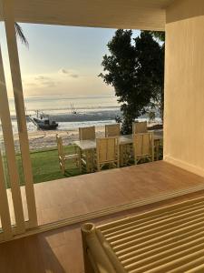 Villa Nalyn 3BR Beachfront House with Sunset View