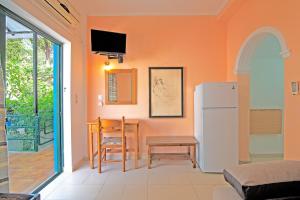 Andromaches large apartment