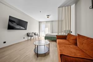 AC 1,5-room apartment with balcony, Metropolis