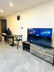 Brand new furnished Studio Apartment near Old Town
