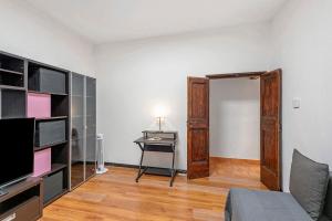 Historic Central Apartment