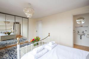 Veeve - The Warwick Avenue Retreat