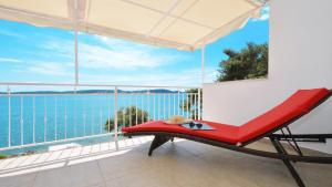 Gem of the sea luxury beach apartment with brand new heating infinity pool