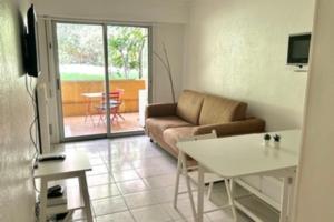Apartment in complex with pool and tennis court