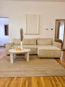 URBAN JUNGLE 2-bedroom apartment old town Air Conditioned