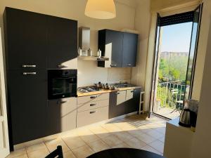 YELLOW SUITE Metro M4