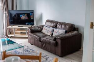 Dolphin Cottage - Short walk to Poole Quay with Private Garden