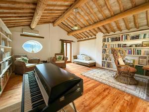 Late 1800S Villa With Pool, View And Yoga Studio
