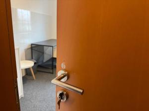 Spacious Rooms Near Center