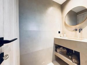 Villa Dreamscape - Elegant Stay with Private Pool