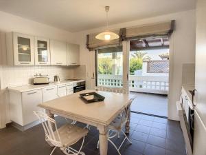 Beach Villa, Swimming pool for 8