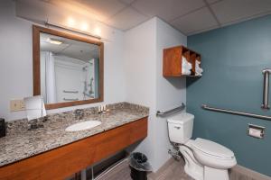 Two Queen Beds with Balcony and Harbor View room in Rockland Harbor Hotel