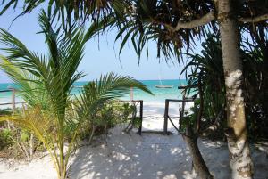 PRIVATE BEACH BUNGALOW ZERO MINUTE to beach Matemwe