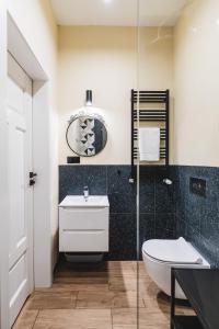 Toruń Old Town Brick Loft Studio by BookingHost