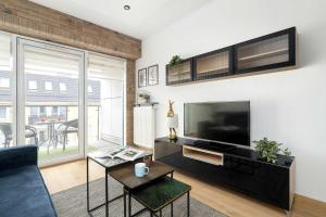 Modern Family Apartment with Parking and Balcony in the City Center by Noclegi Renters