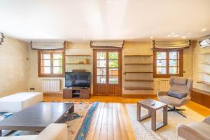 Gran casa rural con piscina a 3 mi de Pamplona