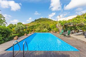 Queen Etna - Beautiful Pool