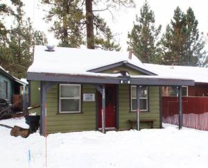 One-Bedroom House room in Lil Cabin by Big Bear Cool Cabins
