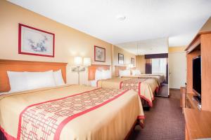 Queen Room with Two Queen Beds - Disability Access/Non-Smoking room in Days Inn by Wyndham St. George