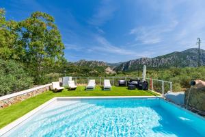 Casa sul lago private heated pool img34