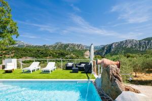 Casa sul lago private heated pool img32