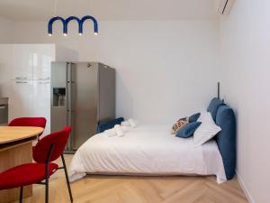 I-Host - Spacious 3BR Apt - Balcony - Sleeps 7