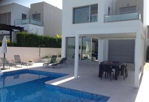 Modern Villa Frontline Golf