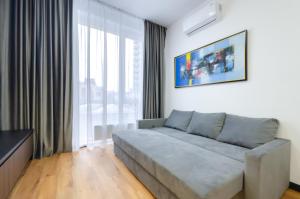 3-160 Yaroslaviv Grad, Bulvarno Kudriavska 17, Kyiv centre, Golden Gate metro nearby, fantastic city view, 15 kW backup power, Petrovdom Apartment