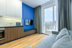 3-160 Yaroslaviv Grad, Bulvarno Kudriavska 17, Kyiv centre, Golden Gate metro nearby, fantastic city view, 15 kW backup power, Petrovdom Apartment