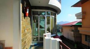 Hotel Lake Inn - A Luxury Lake View Hotel