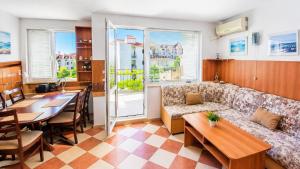 Family 2BDR Apartment in the City Center