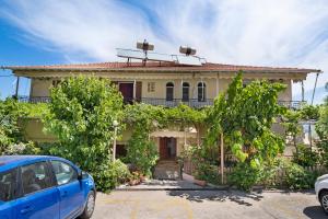 Tasoula Studio with garden view