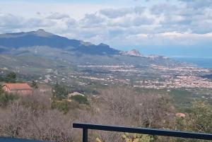 Villa Euphoria - Views of Taormina, Sea & Volcano
