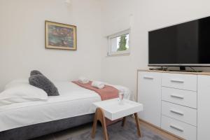 Urokliwy Apartment z Parkingiem by Noclegi Renters