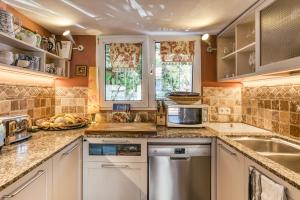 Designer House With Panoramic views