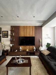 Spacious 2 bedrooms beachfront apartment