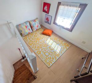 Grand studio, coin nuit & terrasse, plein centre