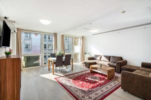 Aldars Urban Trio Suite No.5