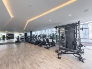 Free housekeeping visits during your stay - StayShort - Deluxe Studio in Al Barsha with Pool and Gym Access Sleeps 2