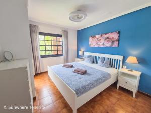 Spacious apartment with private garden in Tenerife south