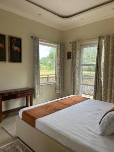 Scenic 3BR Villa with Mountain View, Lawn andTerraces