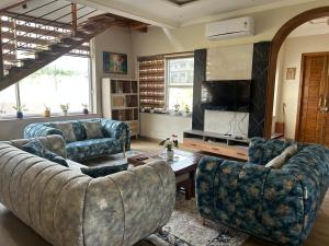 Scenic 3BR Villa with Mountain View, Lawn andTerraces